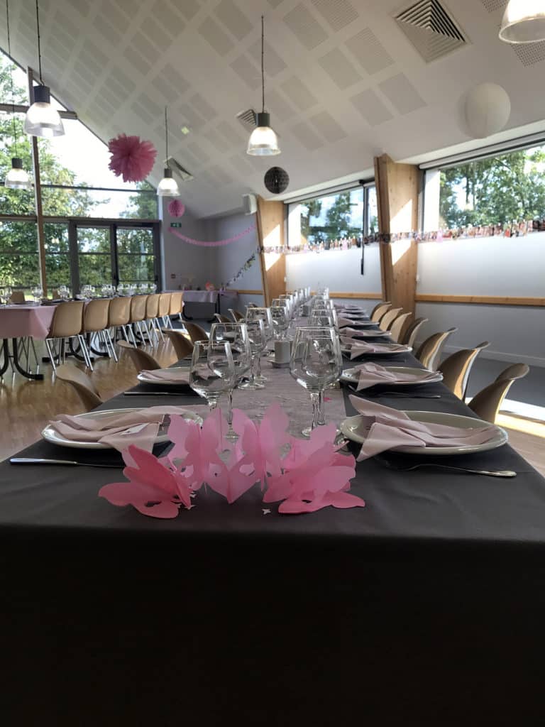 location-salle-reception-soiree-fetes-isigny-osmanville-calvados-manche-vaisselle-table-mariage-bapteme-communion