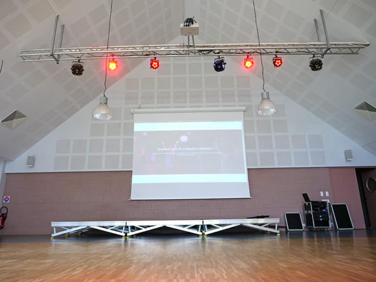 location-sonorisation-sono-jeux-lumiere-salle-fete-osmanville-normandie-manche-calvados-saint-lo-bayeux-videoprojecteur-ecran